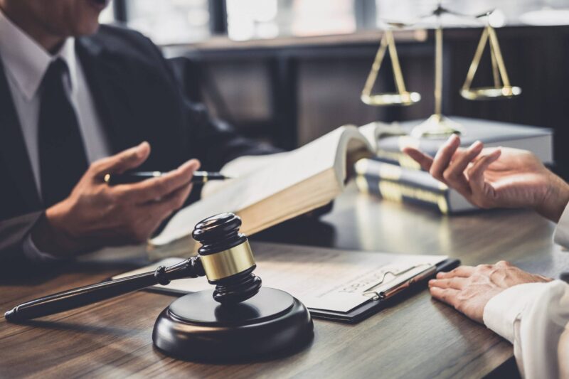 How to Hire a Commercial Litigation Lawyer: 10 Essential Steps